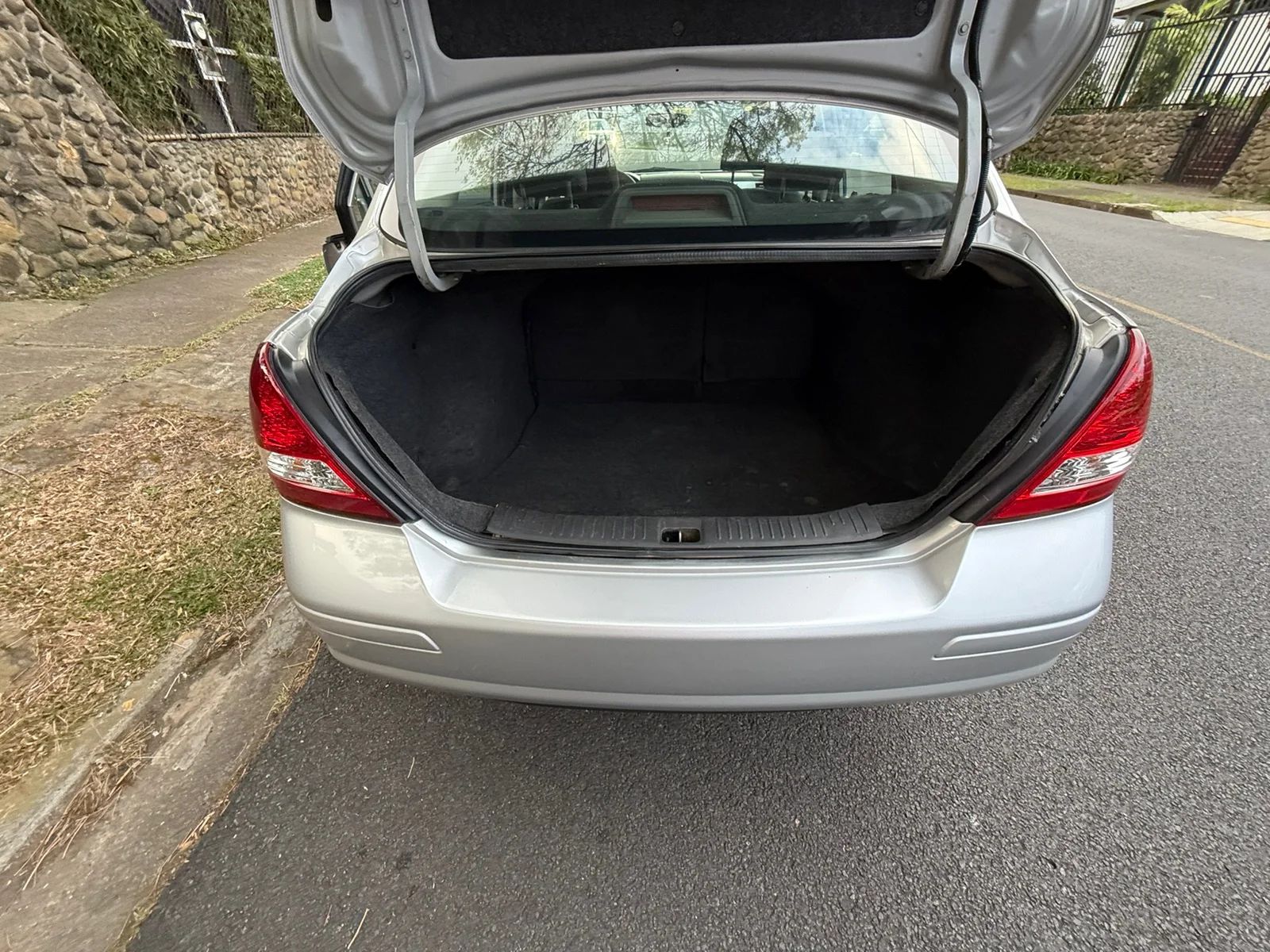 Nissan Tiida - Image 10