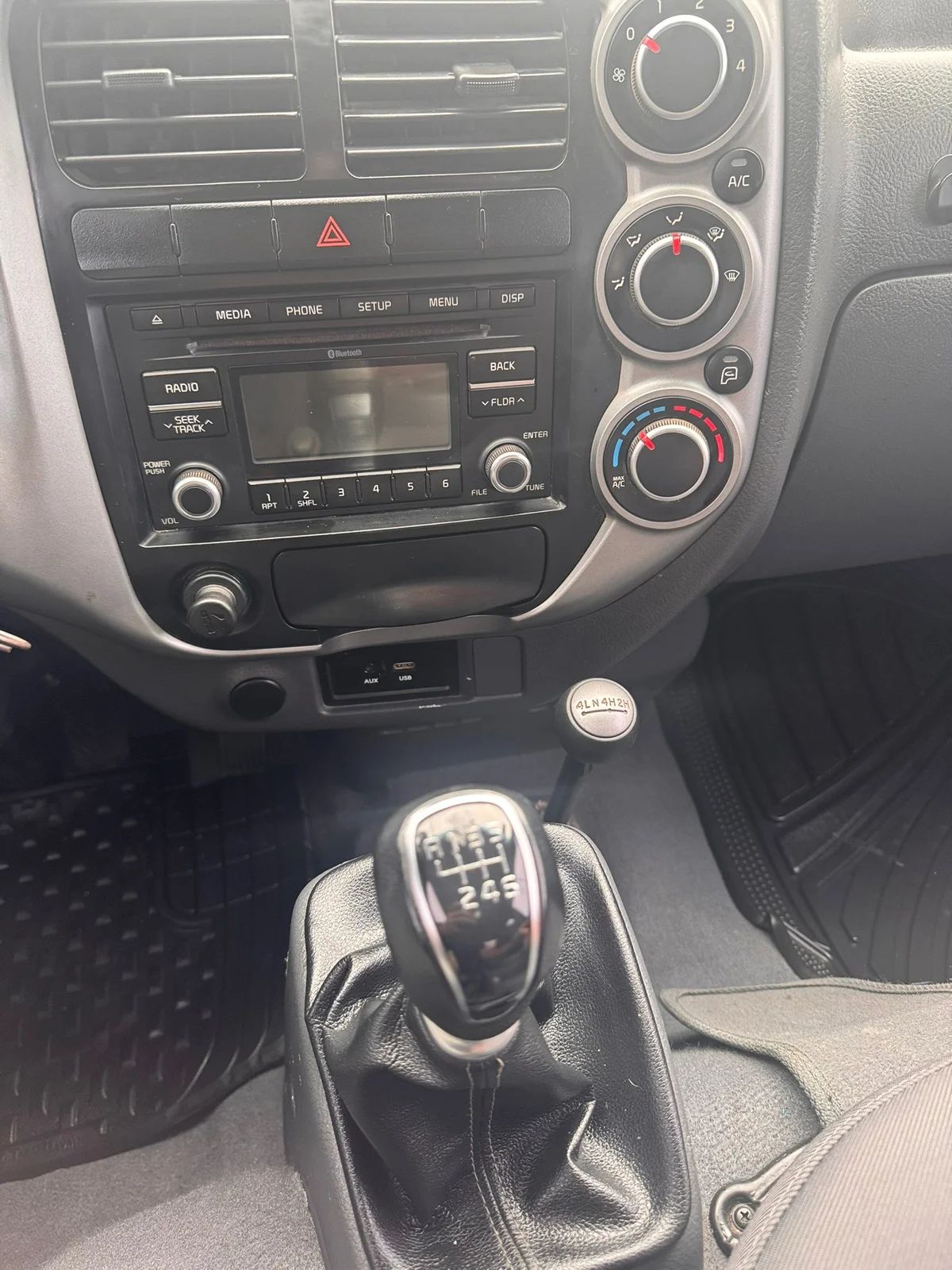 Kia K2500 - Image 9