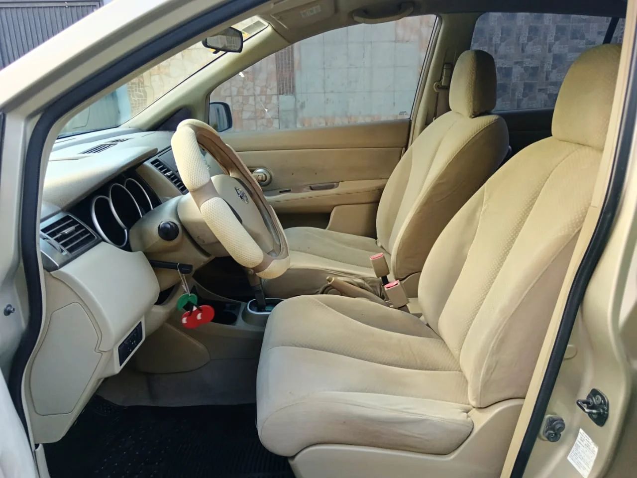Nissan Tiida - Image 10