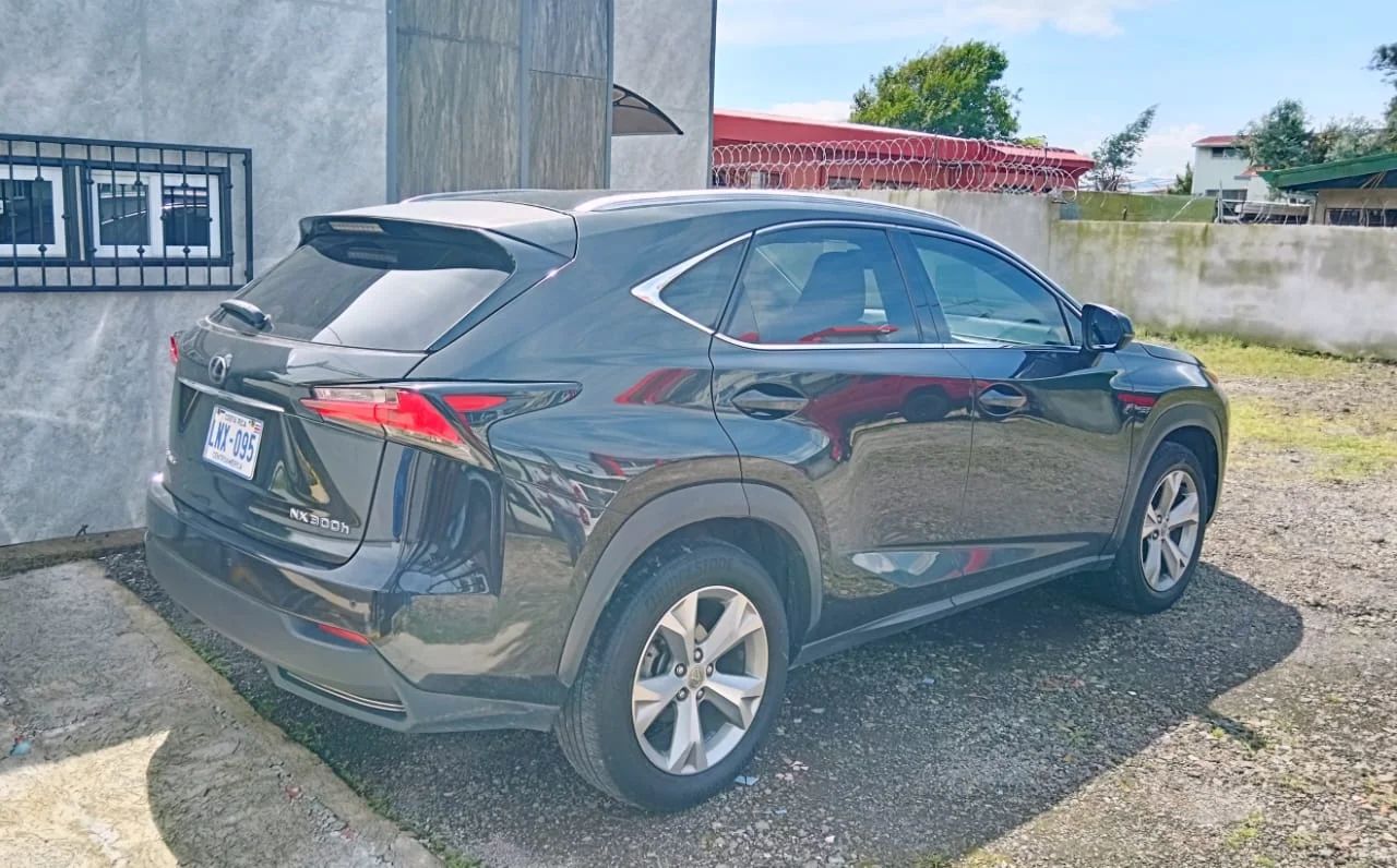 Lexus NX300H - Image 7