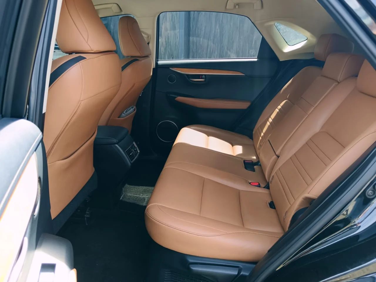 Lexus NX300H - Image 8