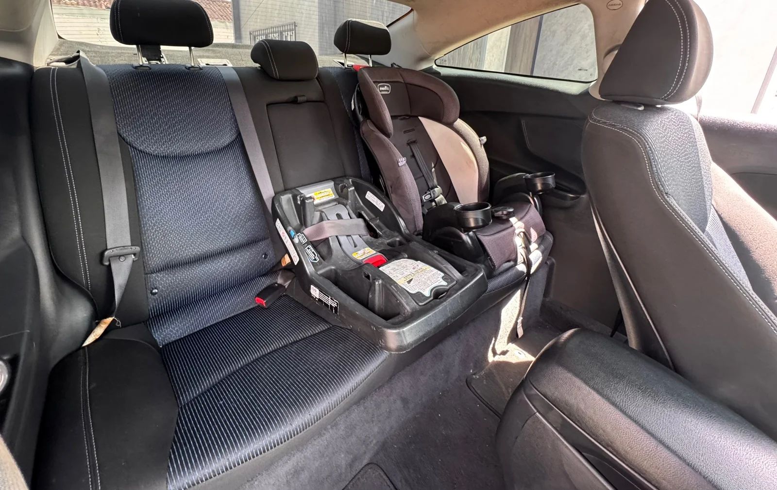 Hyundai Elantra Coupe - Image 6