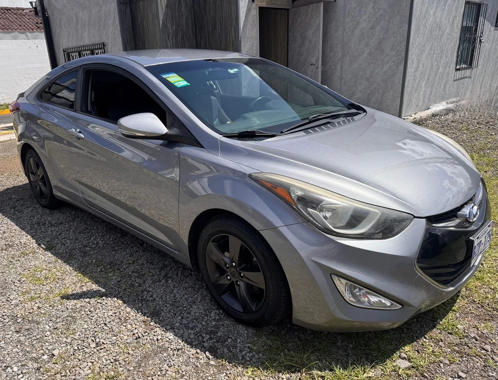 Hyundai Elantra Coupe - Image 2