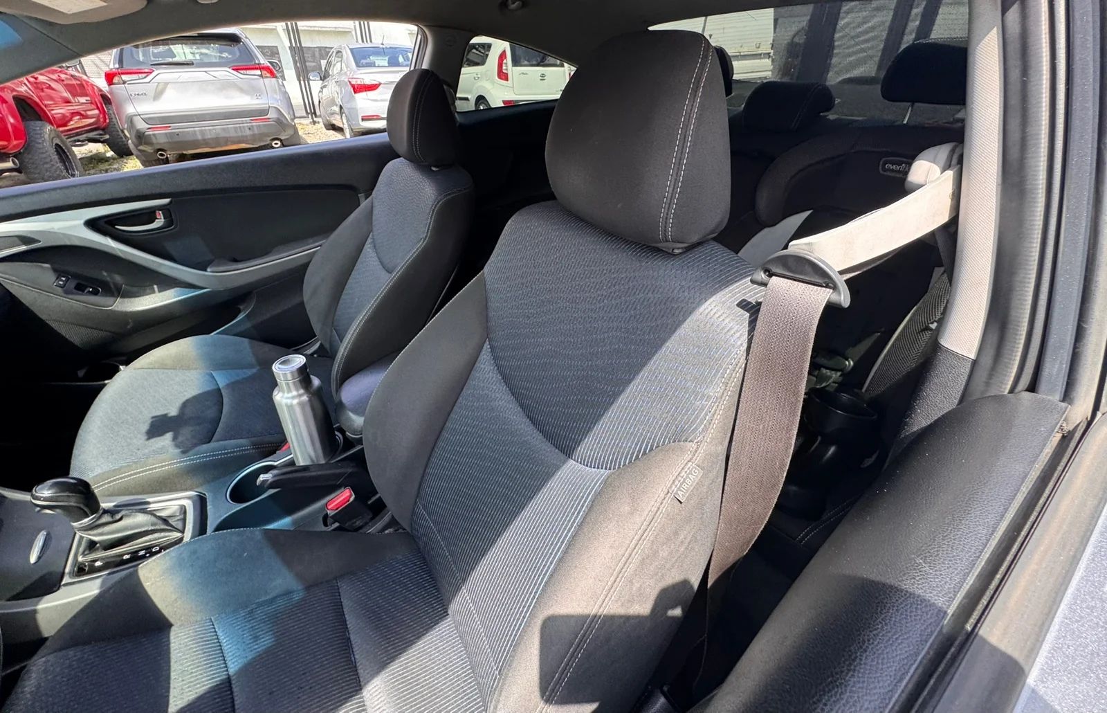 Hyundai Elantra Coupe - Image 9