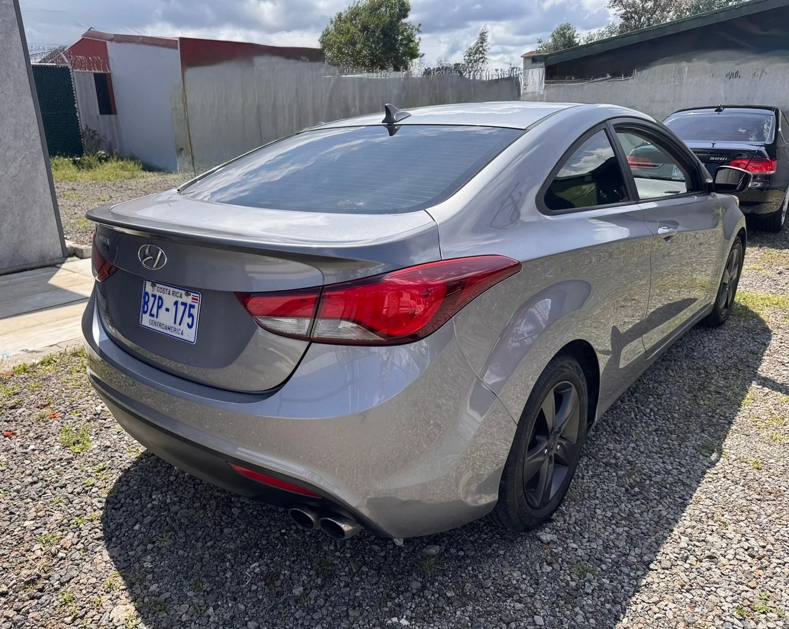 Hyundai Elantra Coupe - Image 4