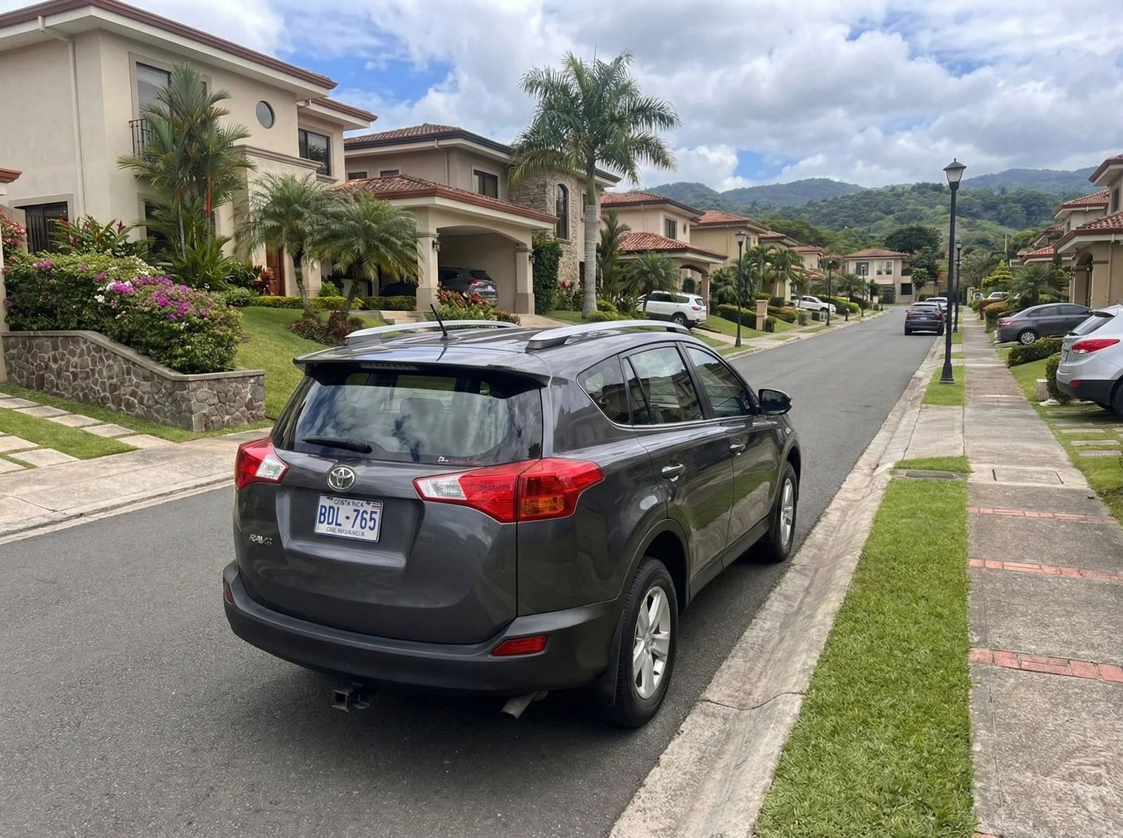 Toyota RAV4 - Image 2
