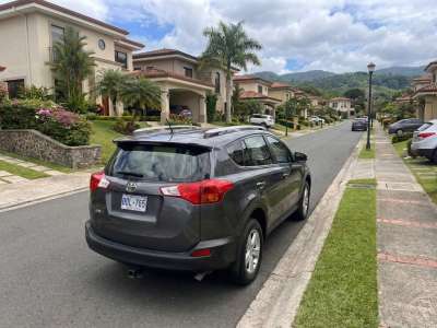 Toyota RAV4 - Image 2