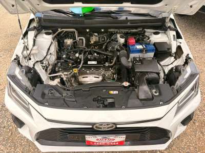 Toyota Yaris - Image 8