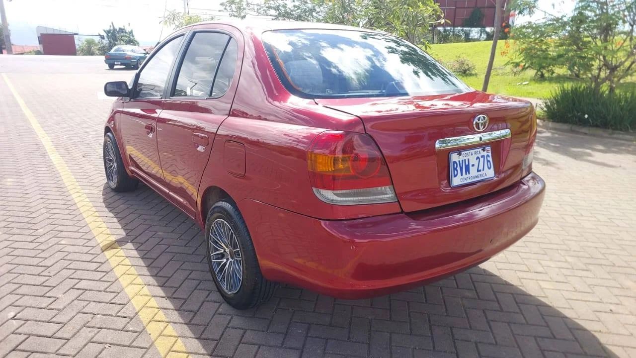 Toyota Echo - Image 4