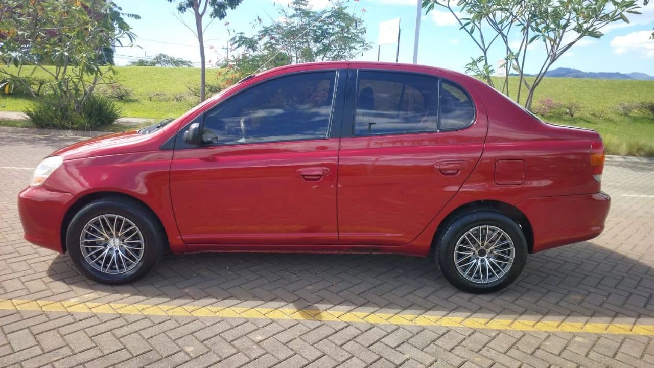 Toyota Echo - Image 10