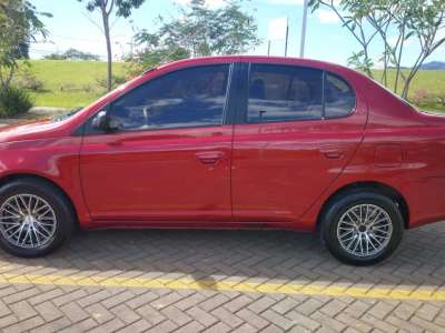 Toyota Echo - Image 10