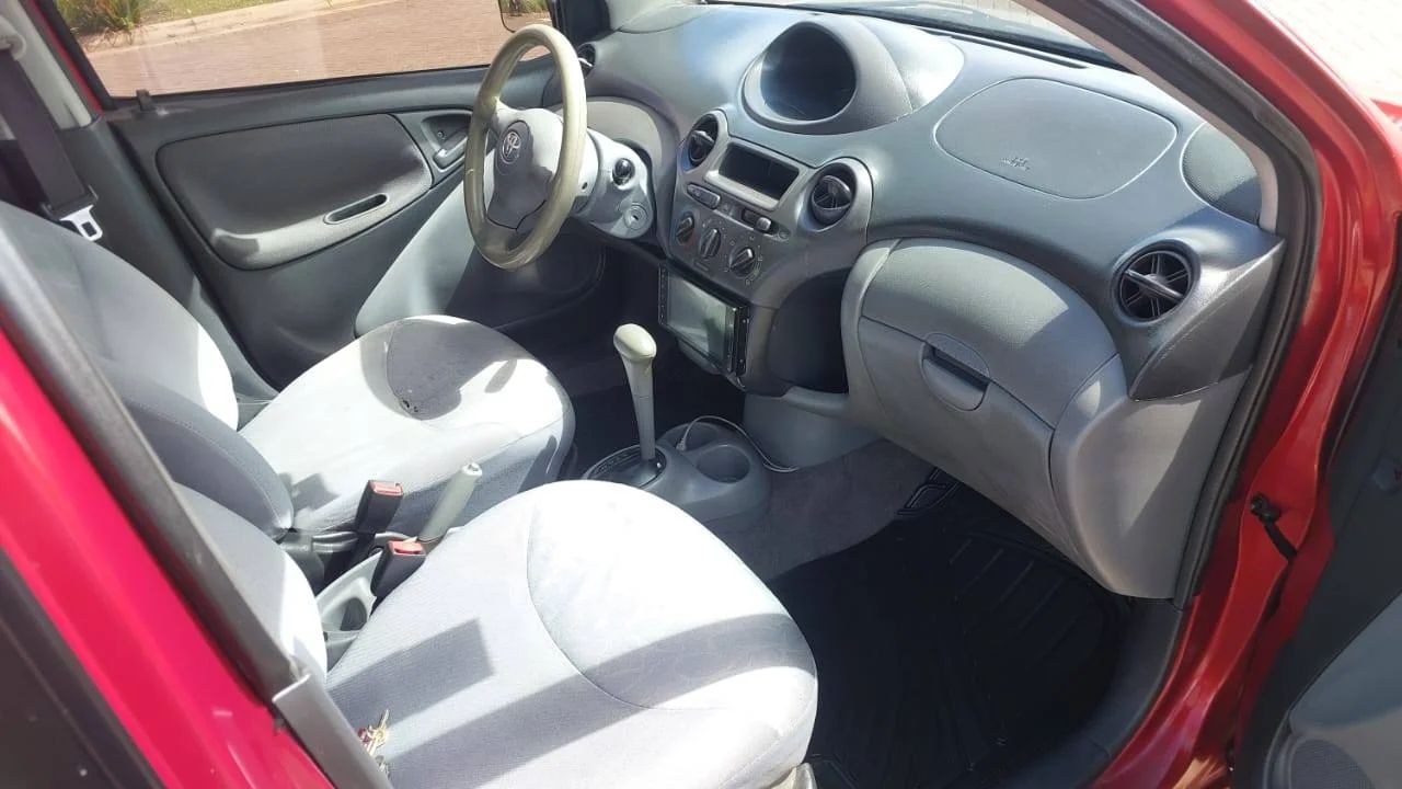 Toyota Echo - Image 11