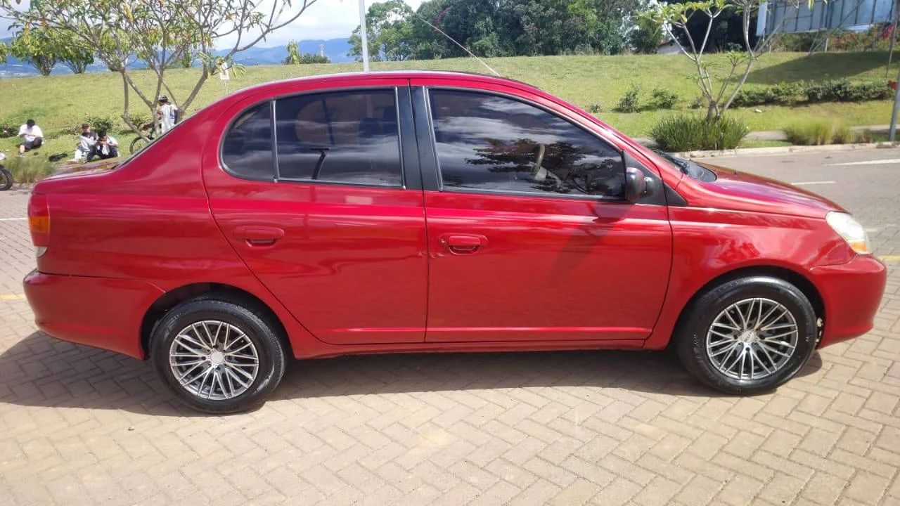 Toyota Echo - Image 12