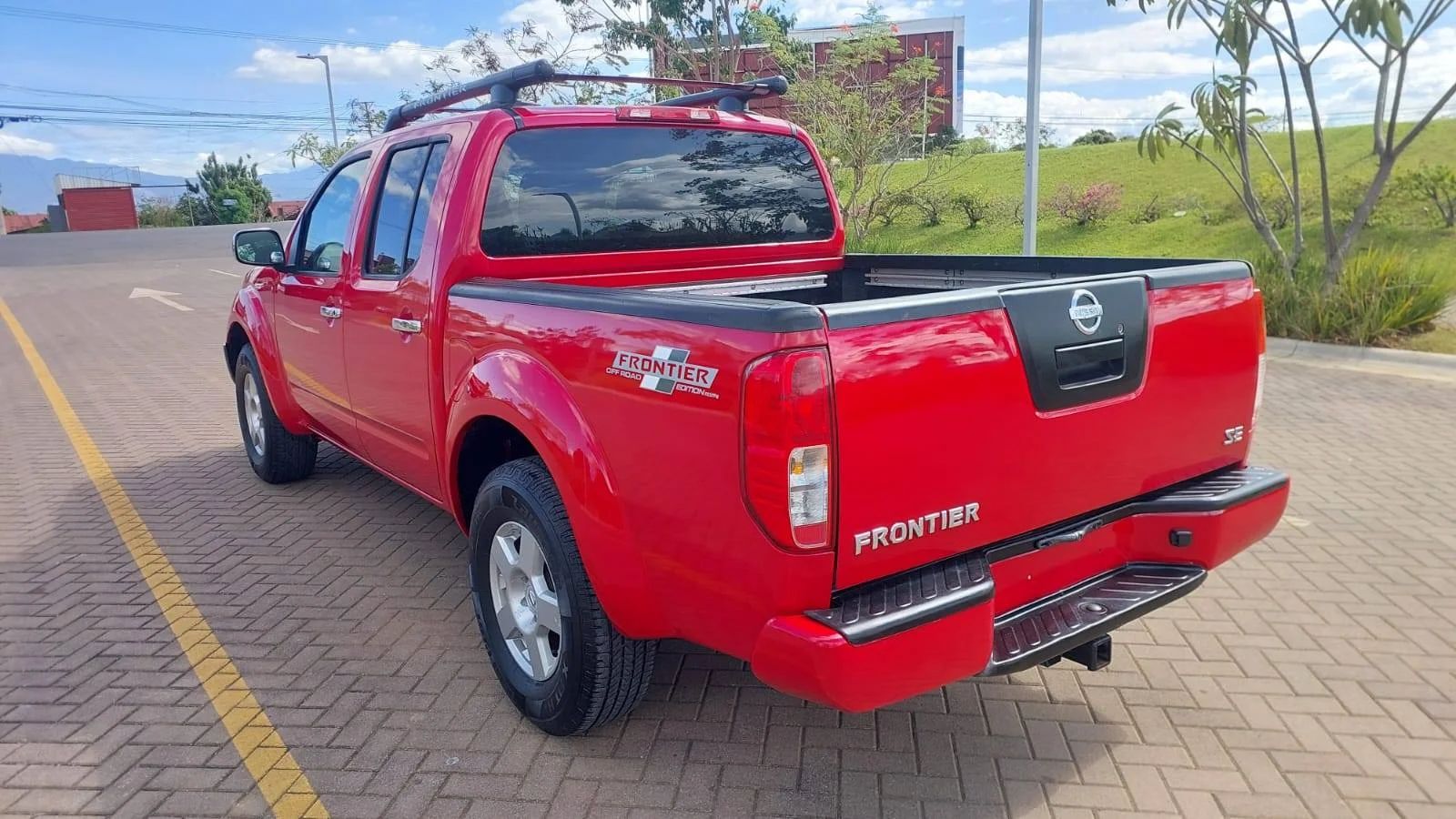 Nissan Frontier - Image 7