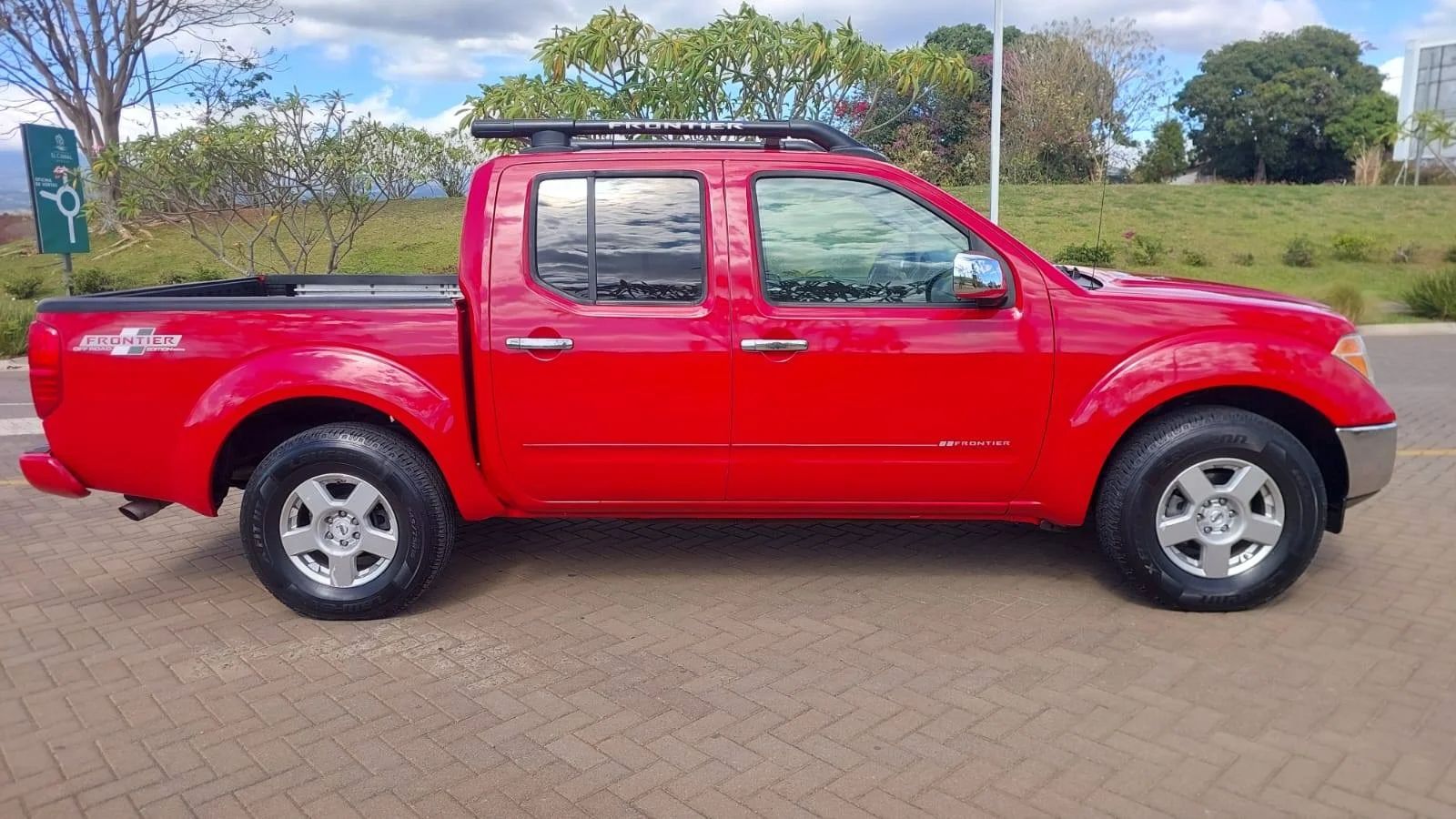 Nissan Frontier - Image 8