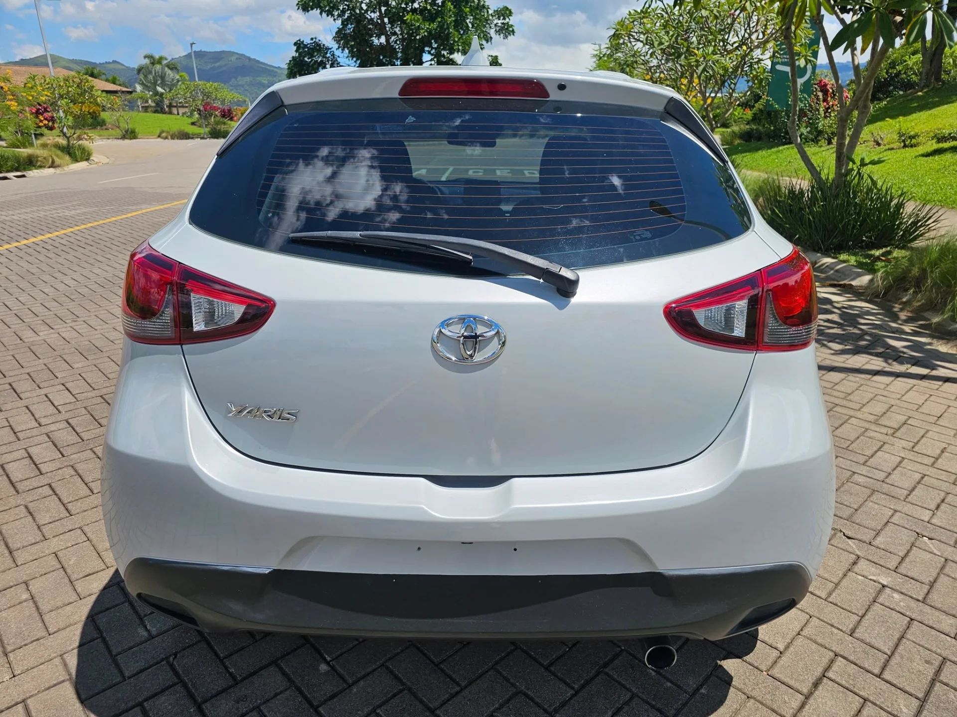 Toyota Yaris - Image 8