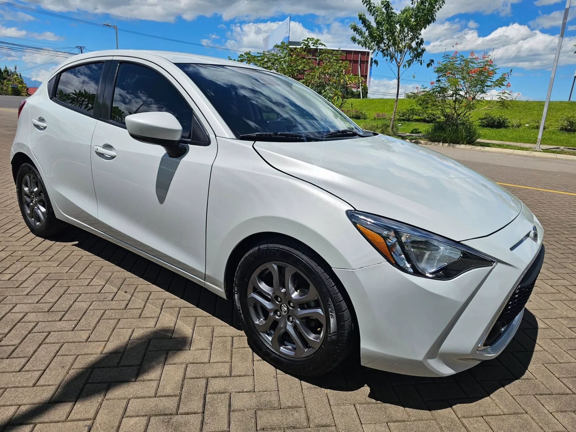 Toyota Yaris - Image 10