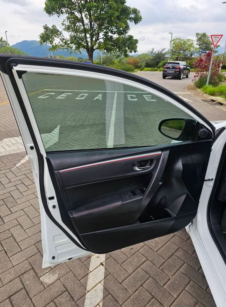 Toyota Corolla - Image 3