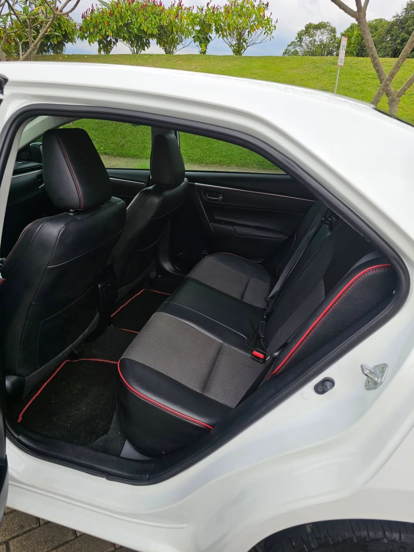 Toyota Corolla - Image 8