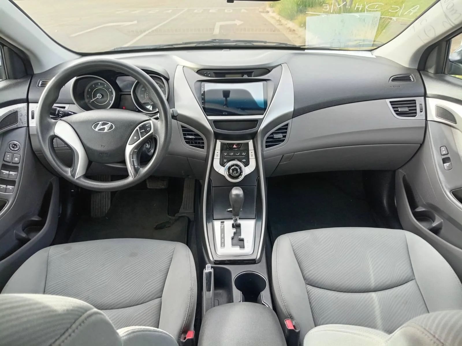 Hyundai Elantra - Image 8