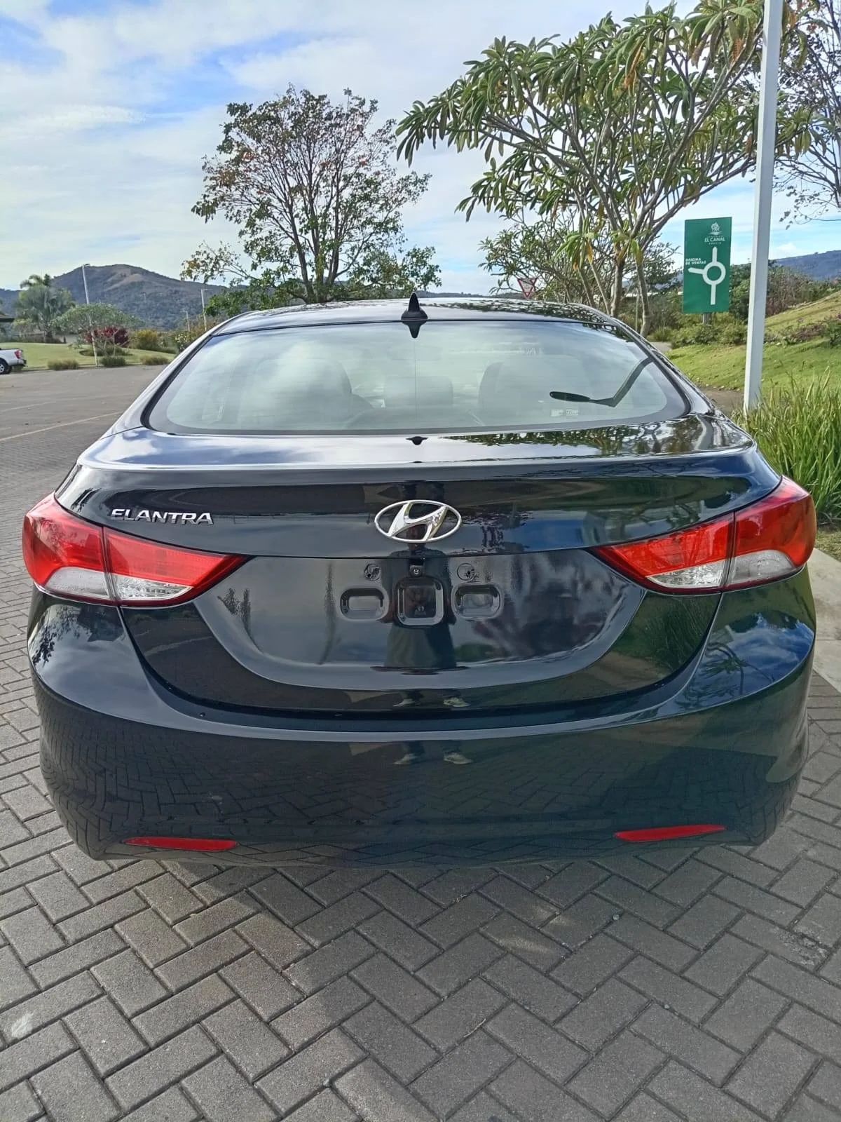 Hyundai Elantra - Image 9