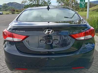 Hyundai Elantra - Image 9