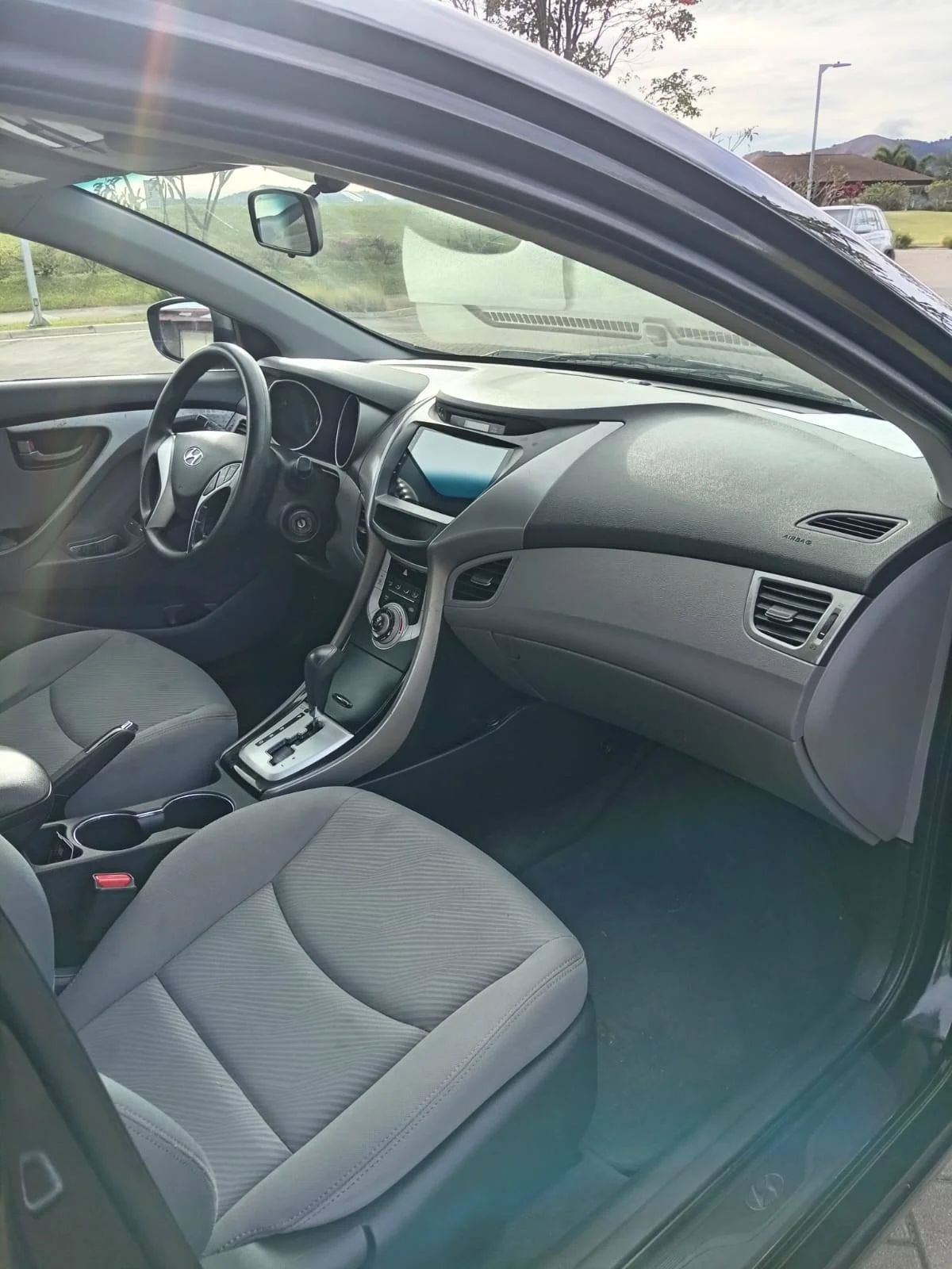 Hyundai Elantra - Image 10