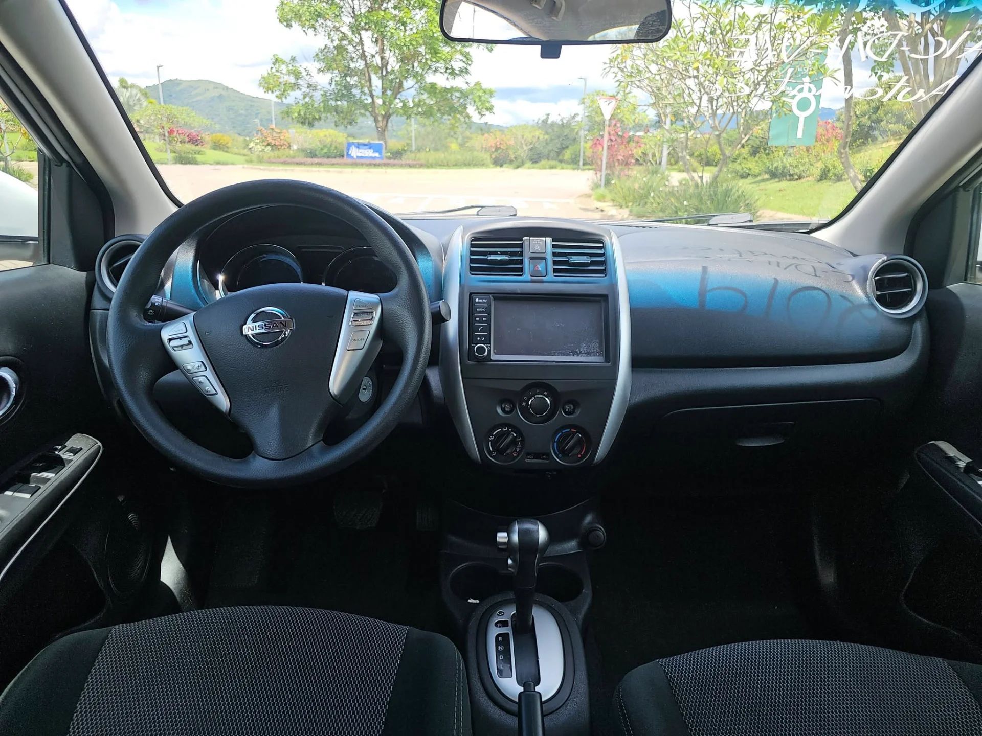 Nissan Versa - Image 6