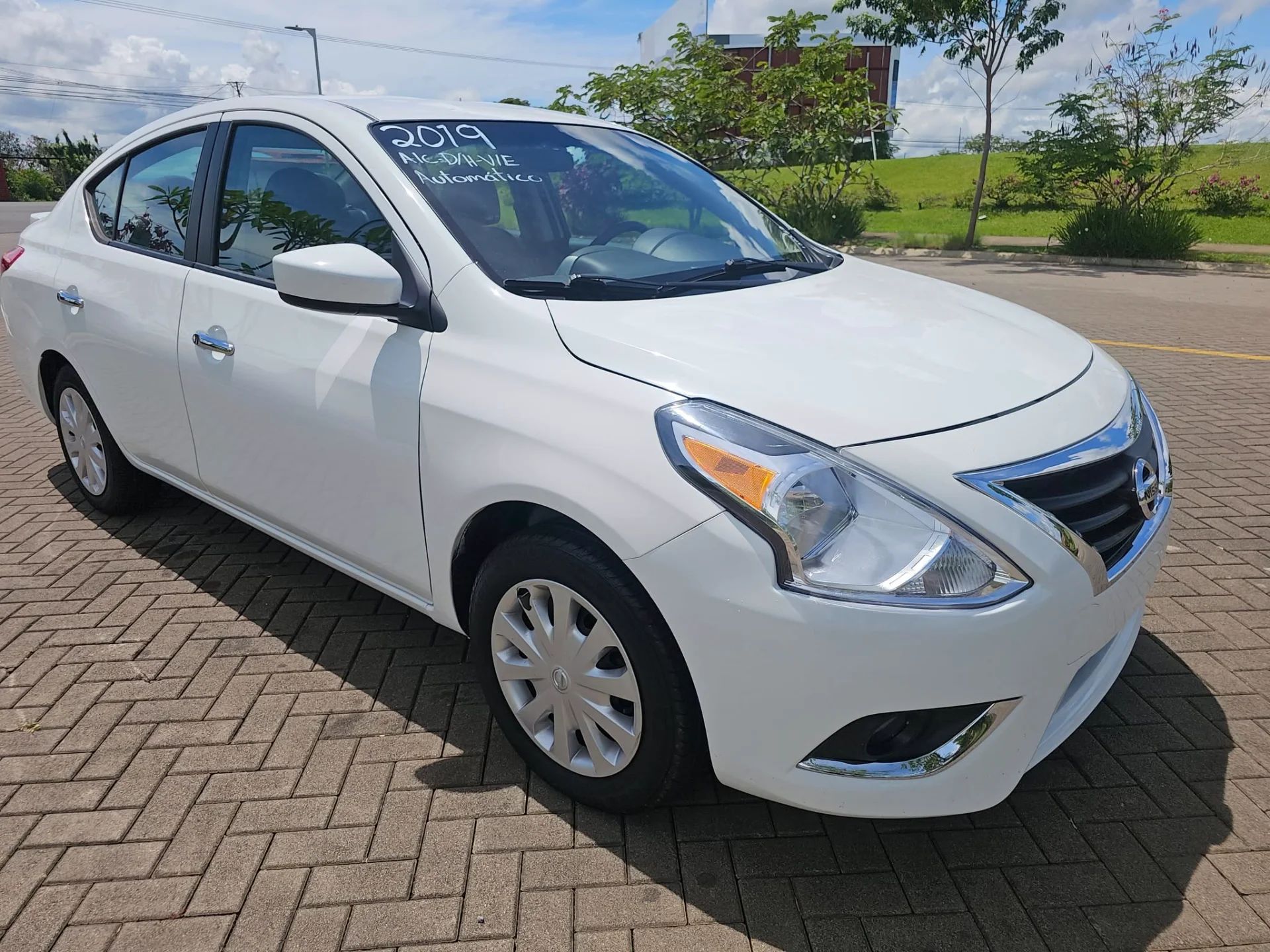 Nissan Versa - Image 7