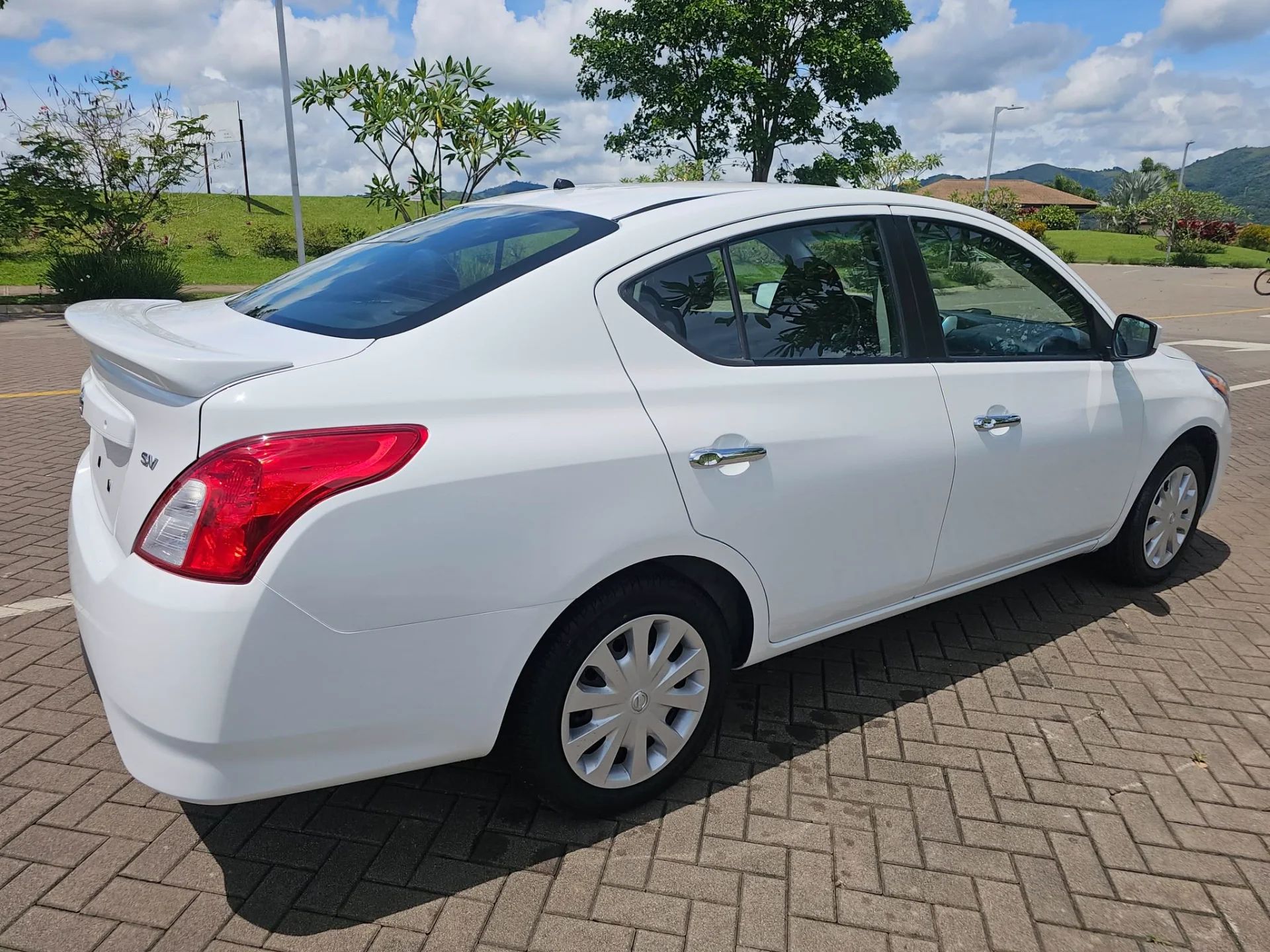 Nissan Versa - Image 8