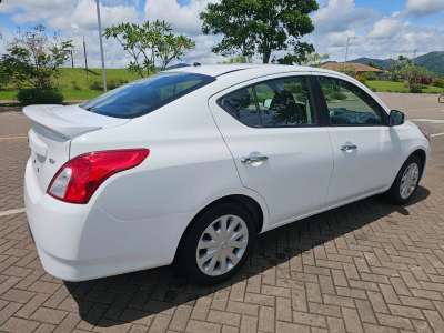 Nissan Versa - Image 8