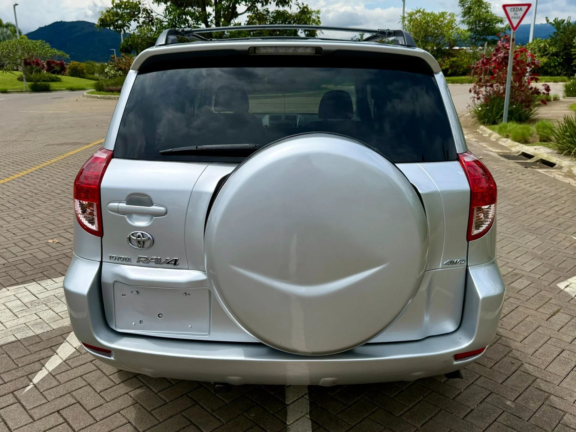 Toyota RAV4 - Image 2