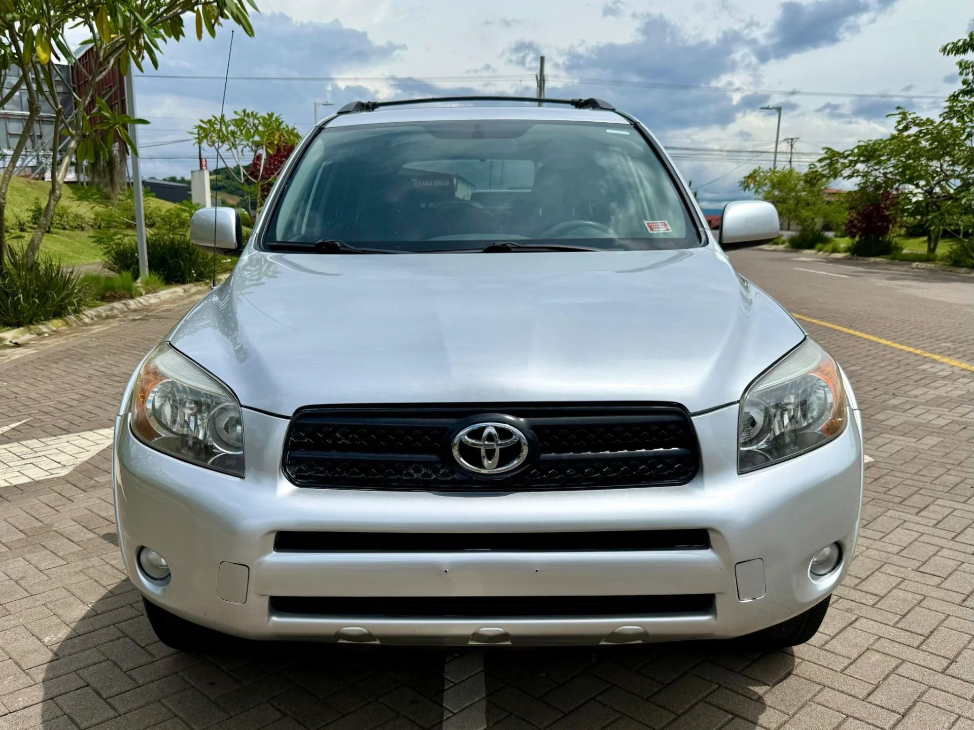Toyota RAV4 - Image 1