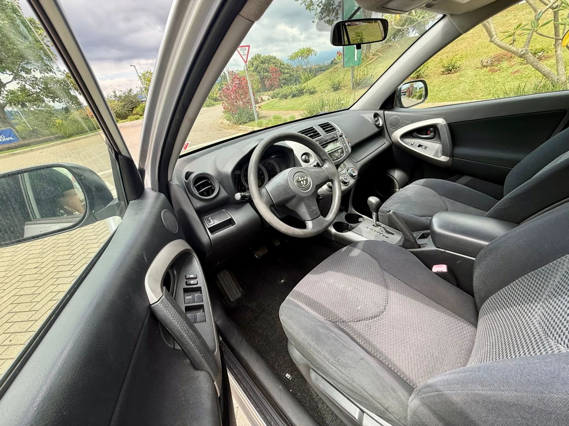 Toyota RAV4 - Image 6