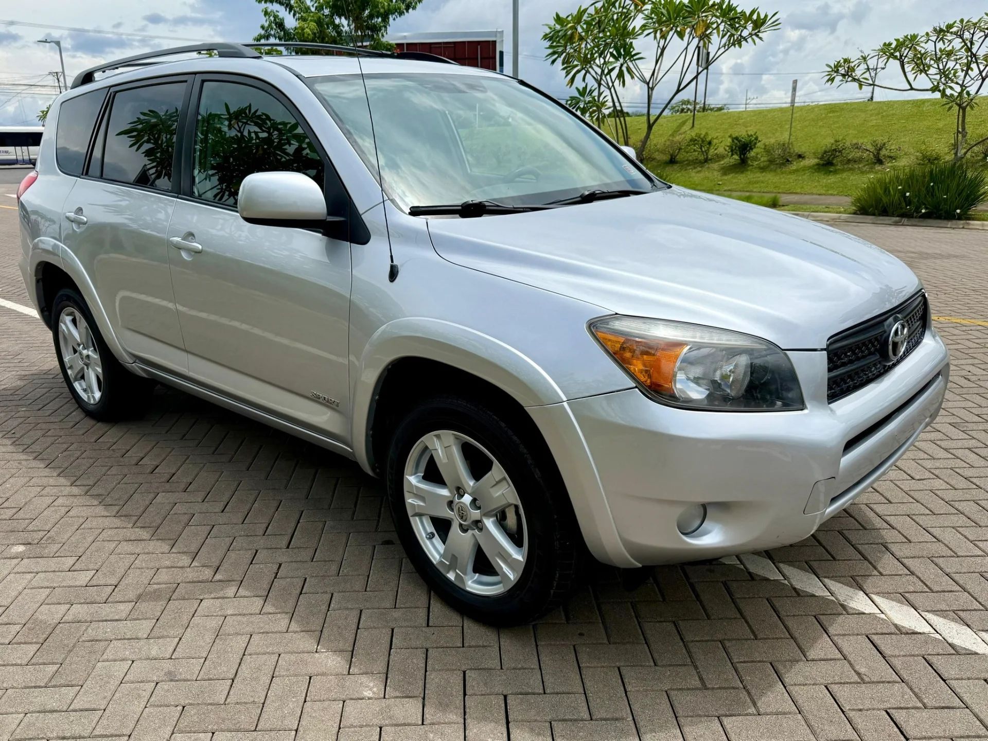Toyota RAV4 - Image 7