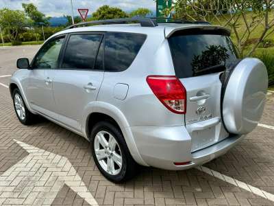 Toyota RAV4 - Image 8