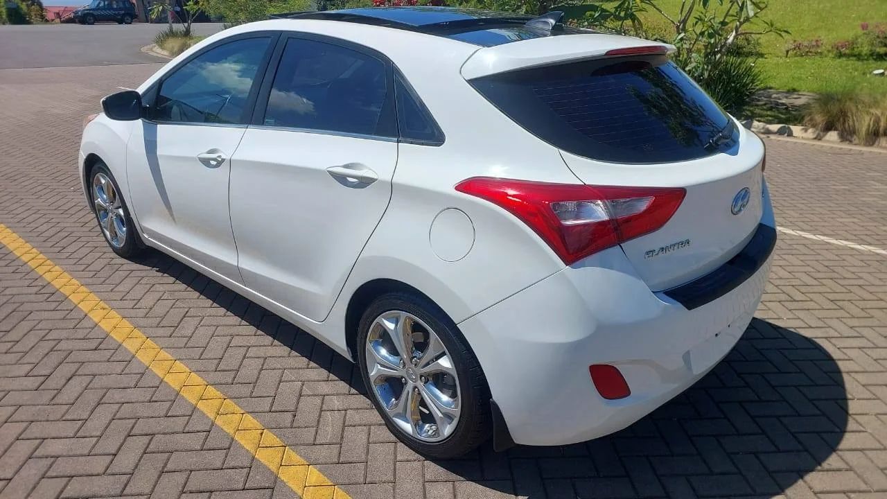 Hyundai Elantra GT - Image 4