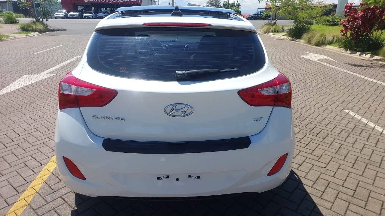 Hyundai Elantra GT - Image 6