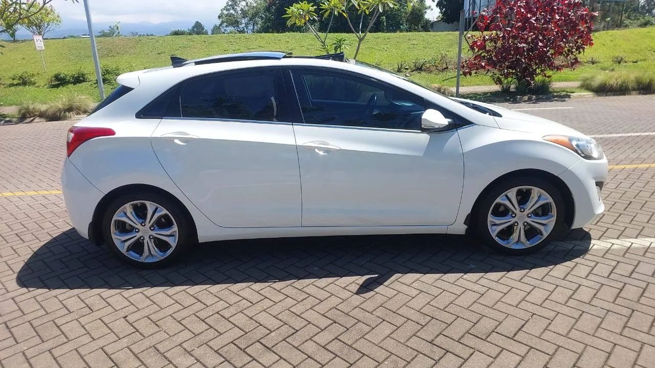 Hyundai Elantra GT - Image 8