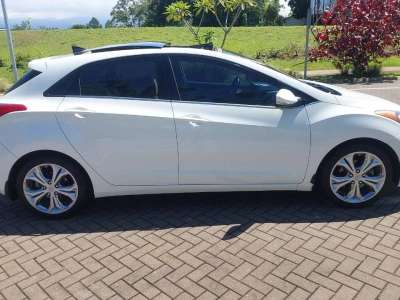 Hyundai Elantra GT - Image 8