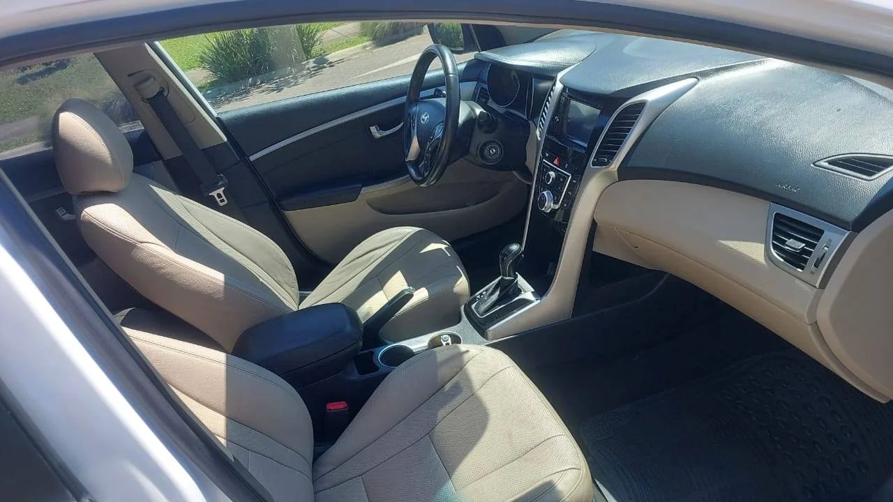 Hyundai Elantra GT - Image 9