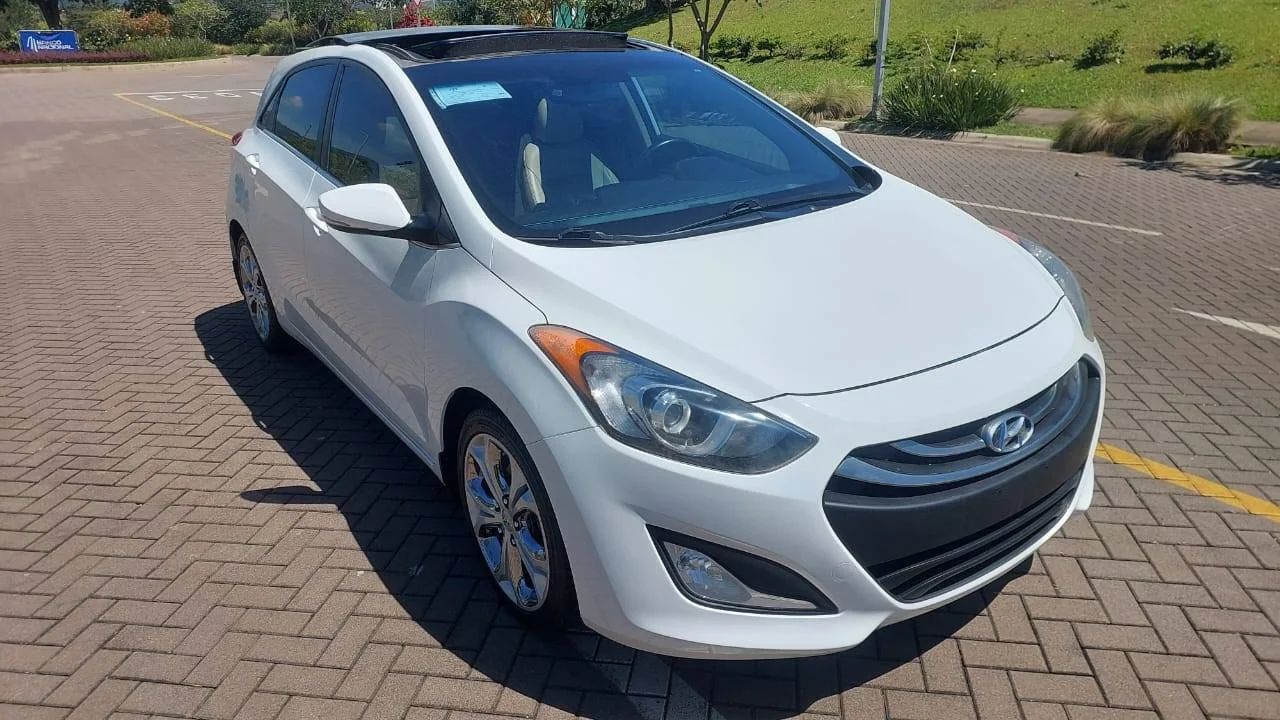 Hyundai Elantra GT - Image 10