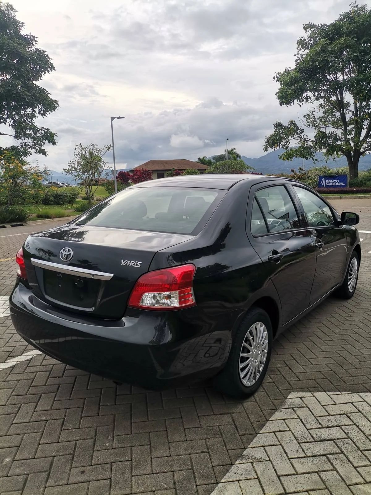 Toyota Yaris - Image 2