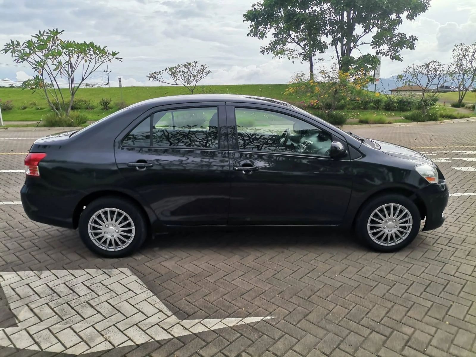 Toyota Yaris - Image 5