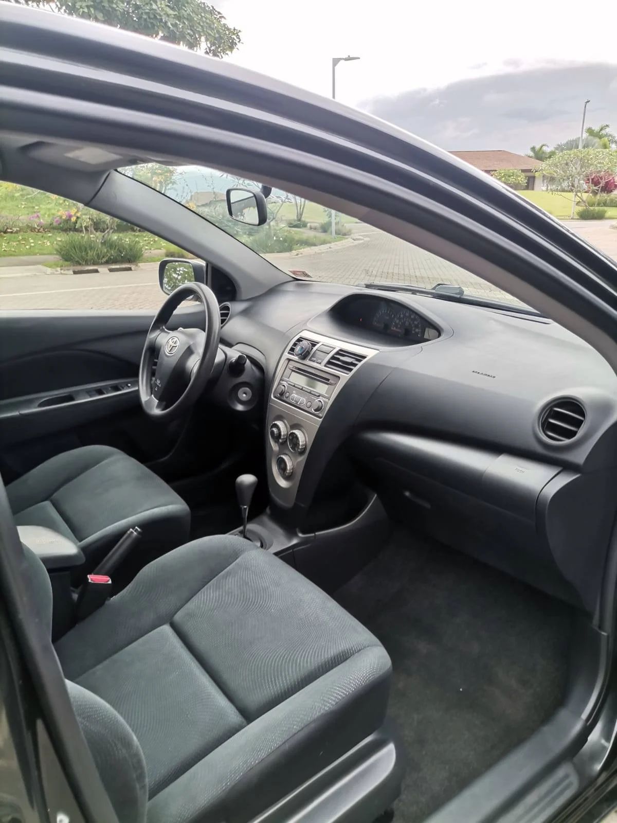 Toyota Yaris - Image 6