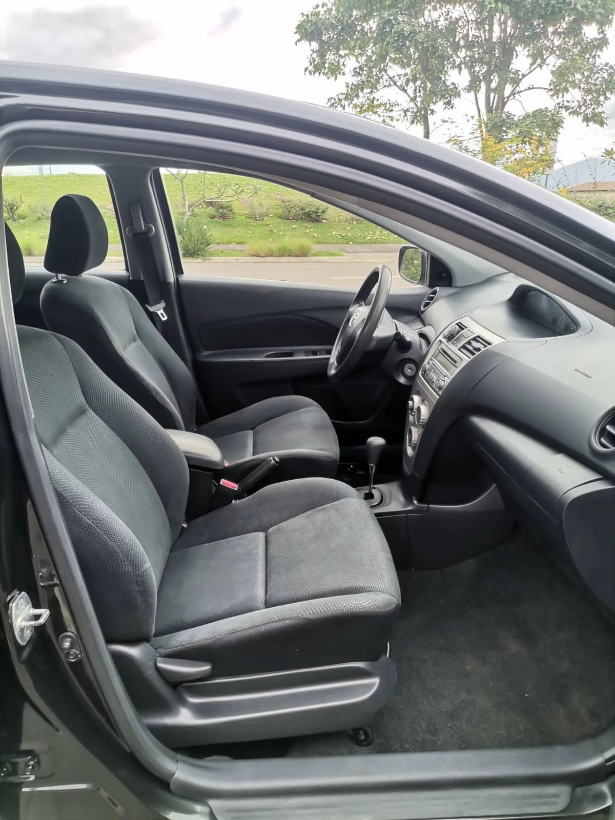 Toyota Yaris - Image 8