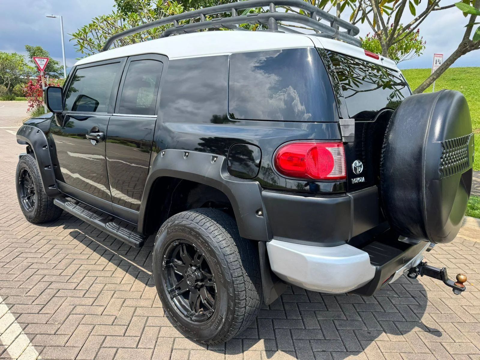 Toyota FJ Cruiser - Image 2