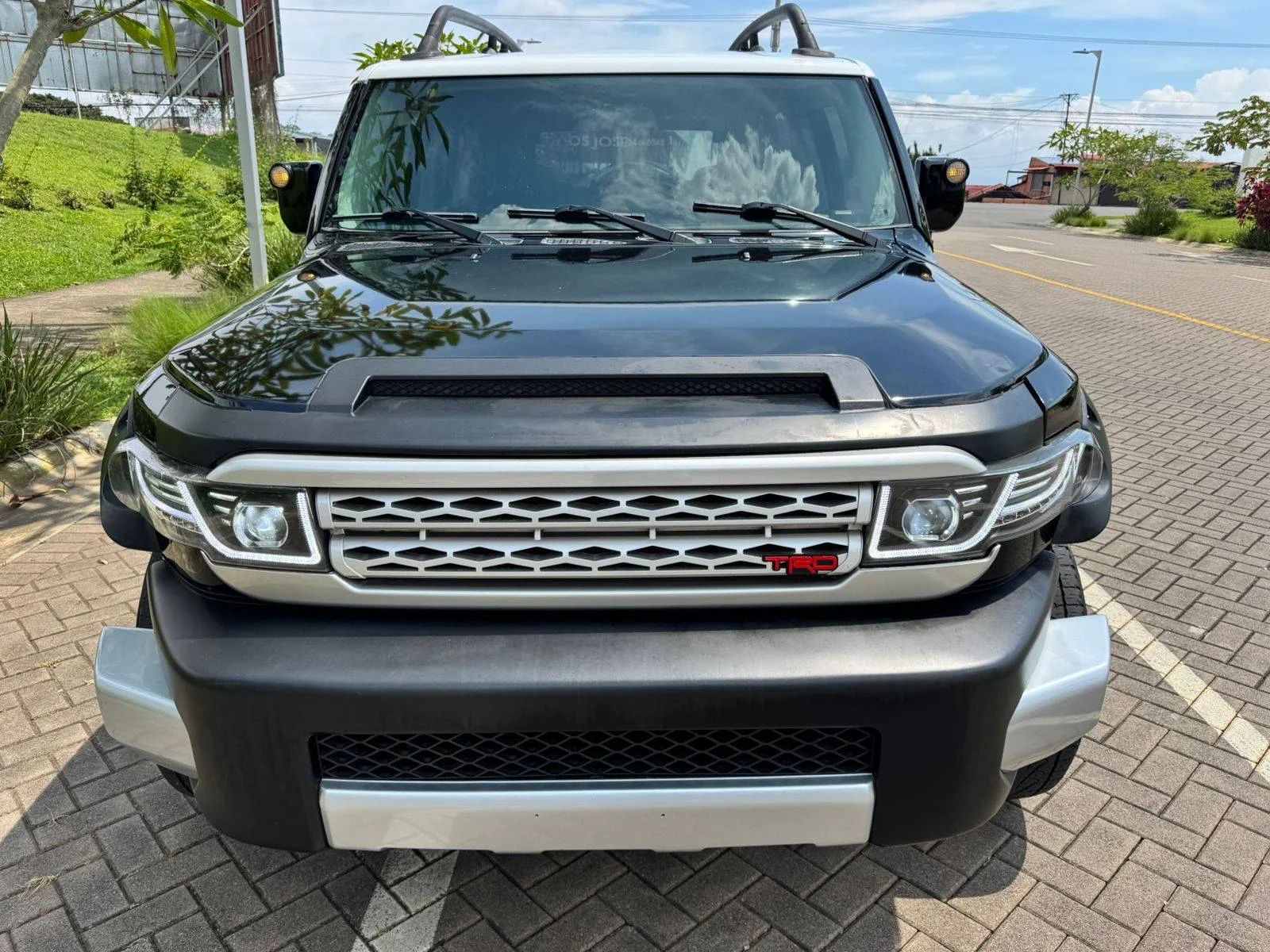 Toyota FJ Cruiser - Image 1