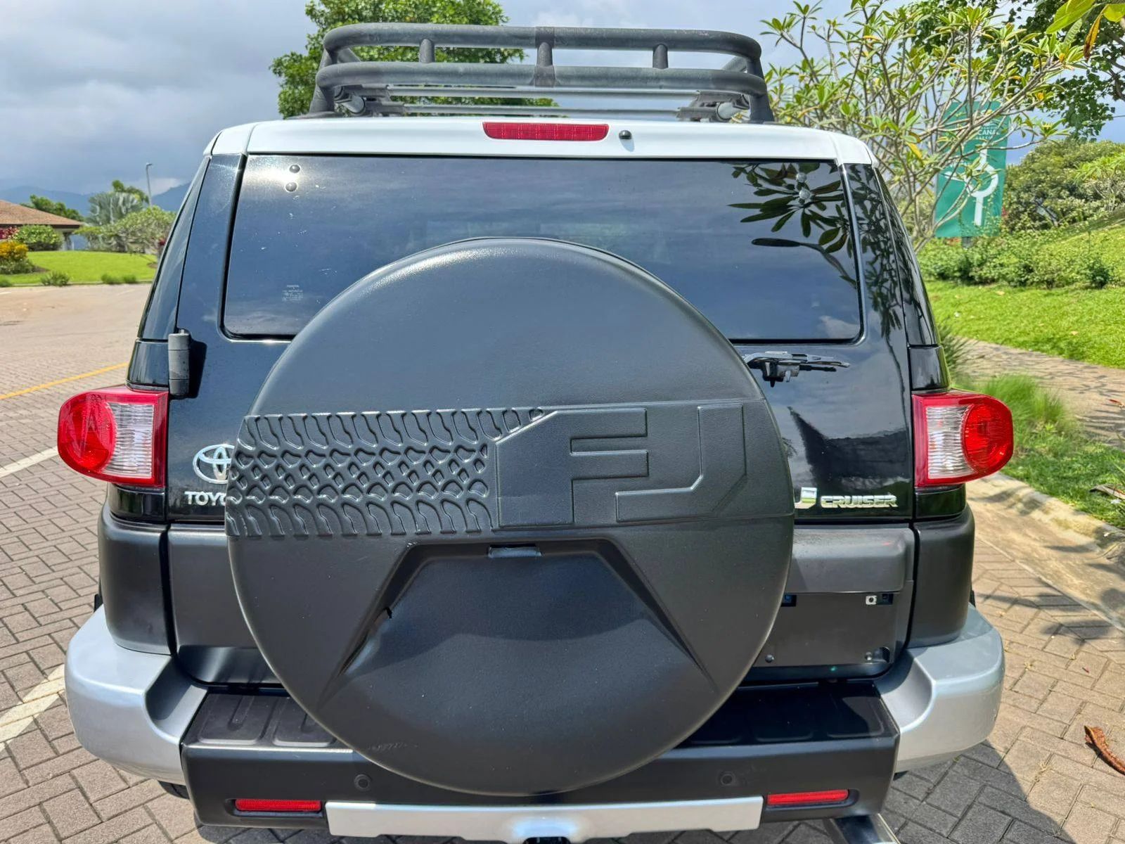 Toyota FJ Cruiser - Image 8