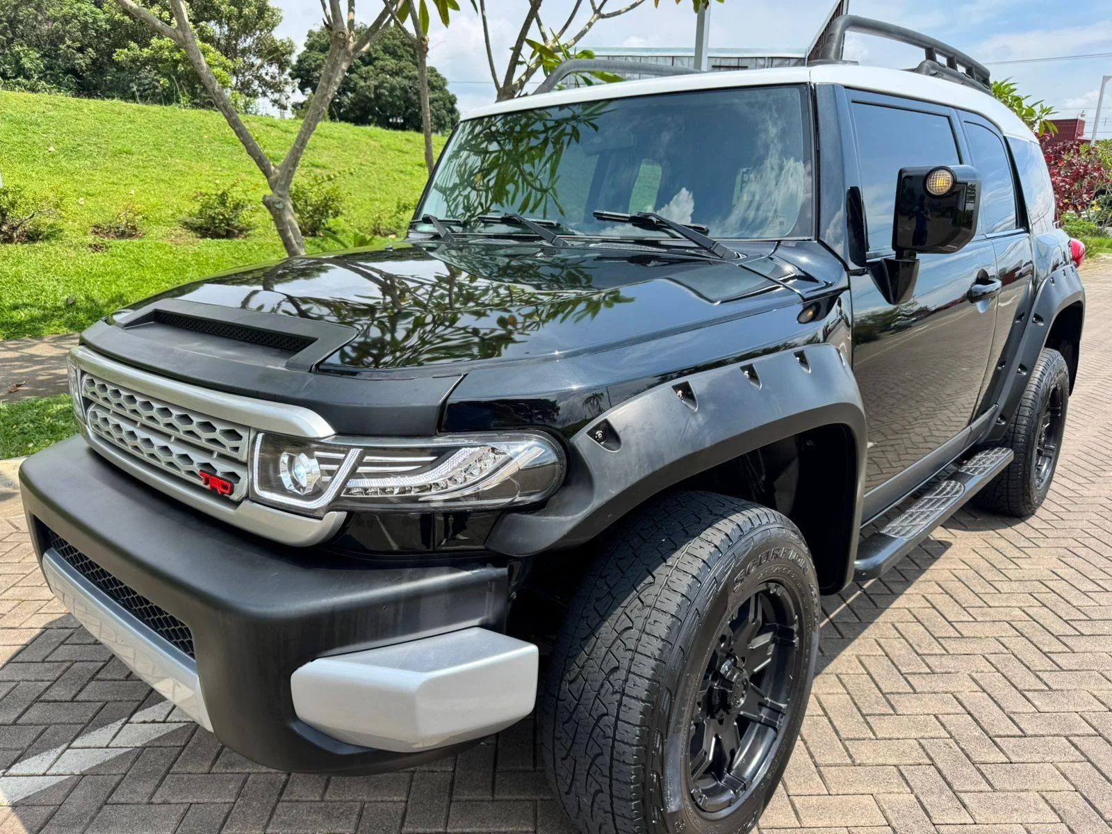 Toyota FJ Cruiser - Image 9